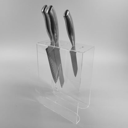 plastikowy stojak do noży
