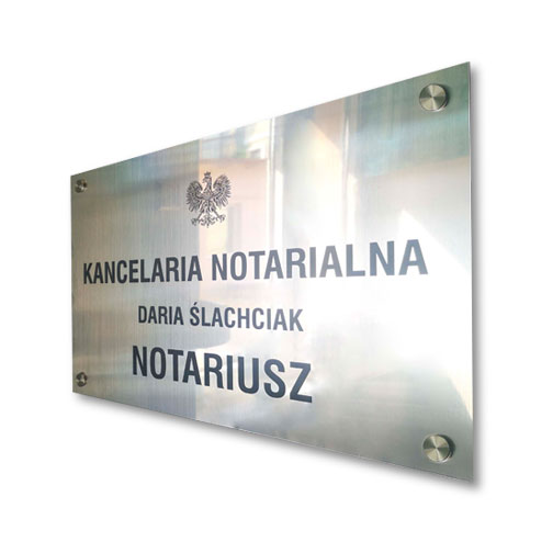 notariusz tabliczka przy wejsciu do gabinetu
