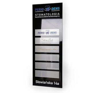 Tablica dibond plexi z tabliczkami na dystansach, personalizacja