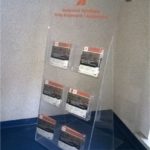 ścianka z plexi na ulotki