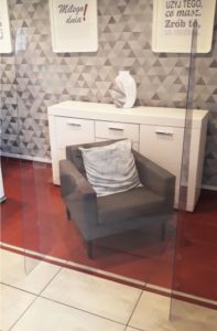 przegródka z plexi do sklepu