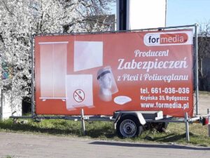 Mobilna reklama przyczepa do samochodu