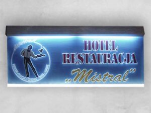 kaseton pooświetlany hotelu