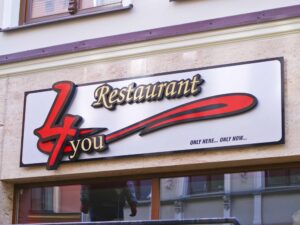 szyld restauracji