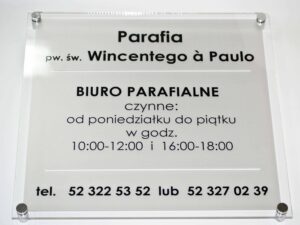 Plansza na dystansach do kościoła