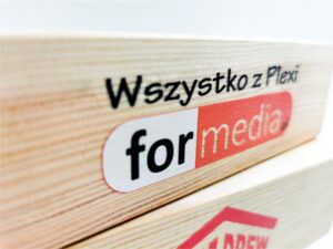 na drewnie druk formedia