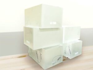 pudełka z plexi